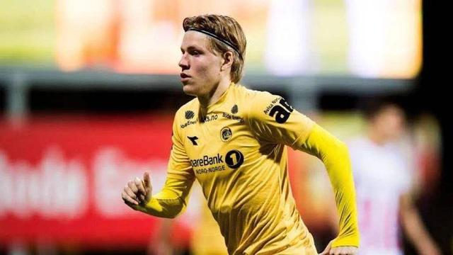 重回替补席！首节还剩8分多钟 文班亚马替补登场