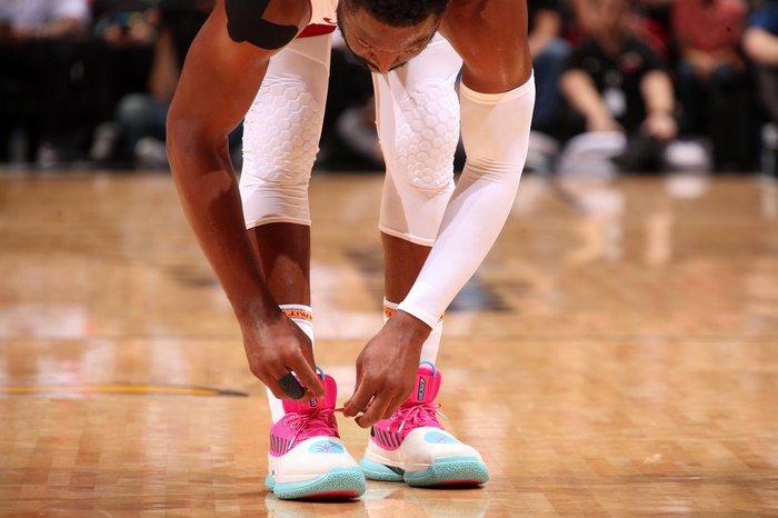 [英超]布埃诺门前补射破门 伍尔弗汉普顿扳回一城