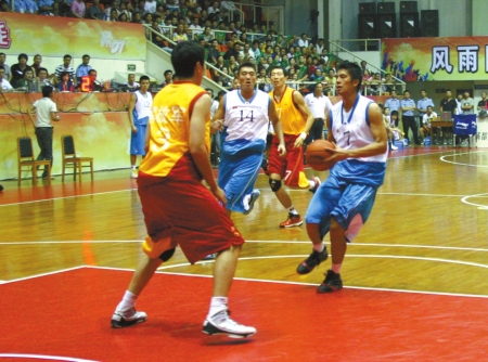 这绝对是史上最牛的战斧式扣篮！没有之一！